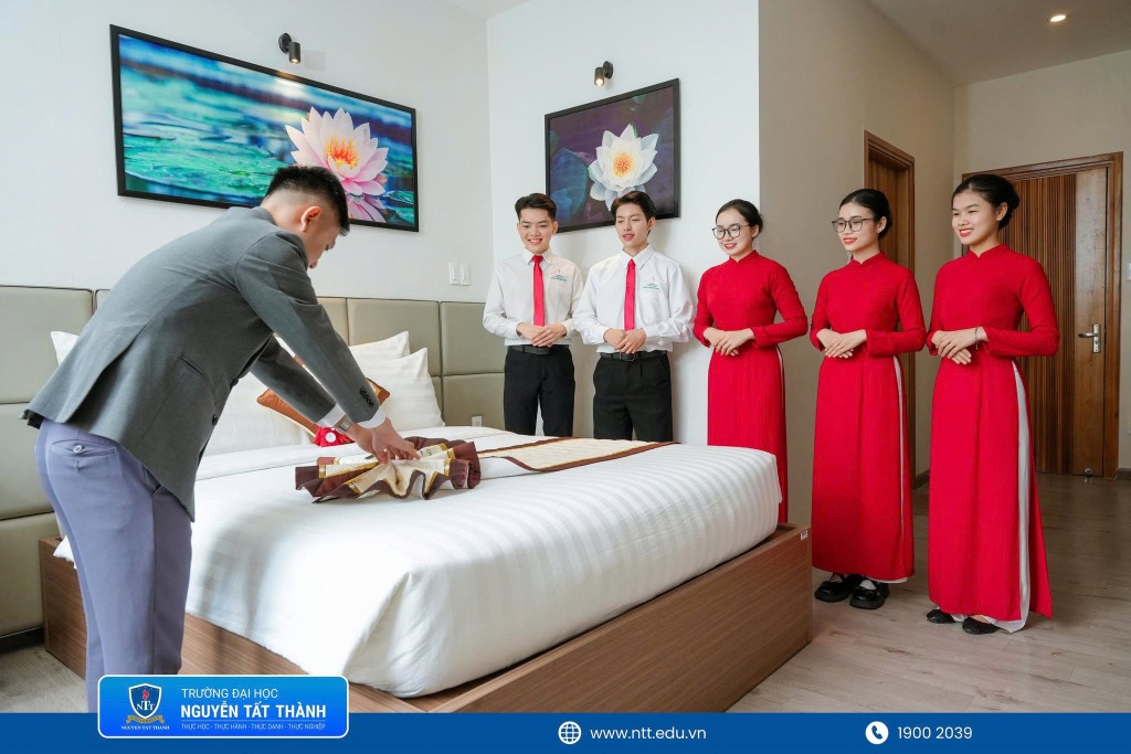 QUẢN TRỊ KHÁCH SẠN